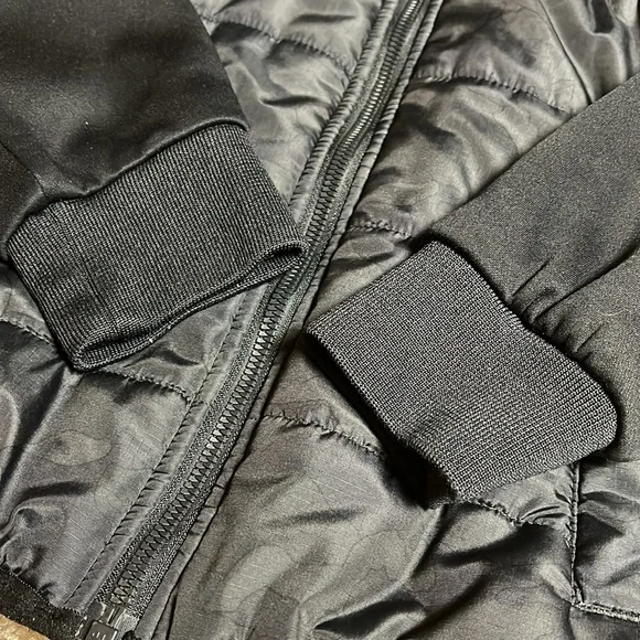 *final drop* UA 2fer Hoodie Vest little boys size 7 - Picture 2 of 11